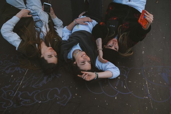 Tuto Beauté : Créez un Maquillage Glamour Vegan Éblouissant pour Vos Soirées!